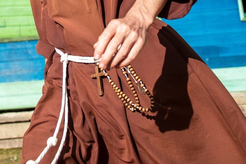 Il Rosario, un’arma disarmante
