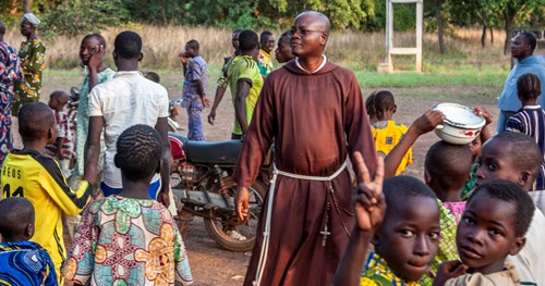Frate Indovino a sostegno dei bambini della Casa della Pace in Benin