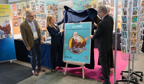 Svelato il francobollo di Frate Indovino al Salone Internazionale del Libro di Torino